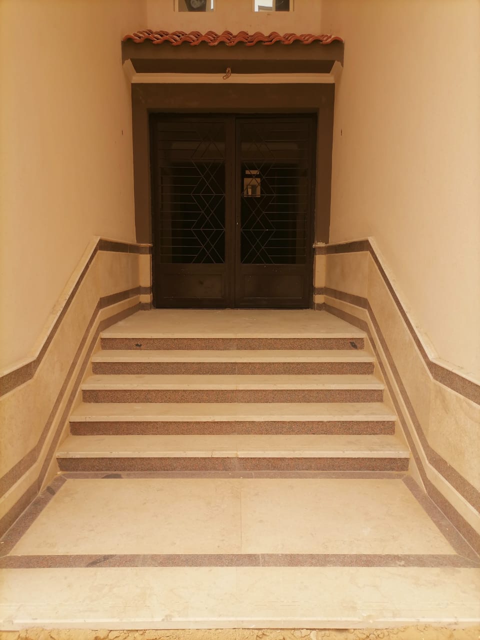 مدينة 15 مايو امتداد ال90 فدان منطقة النرجس