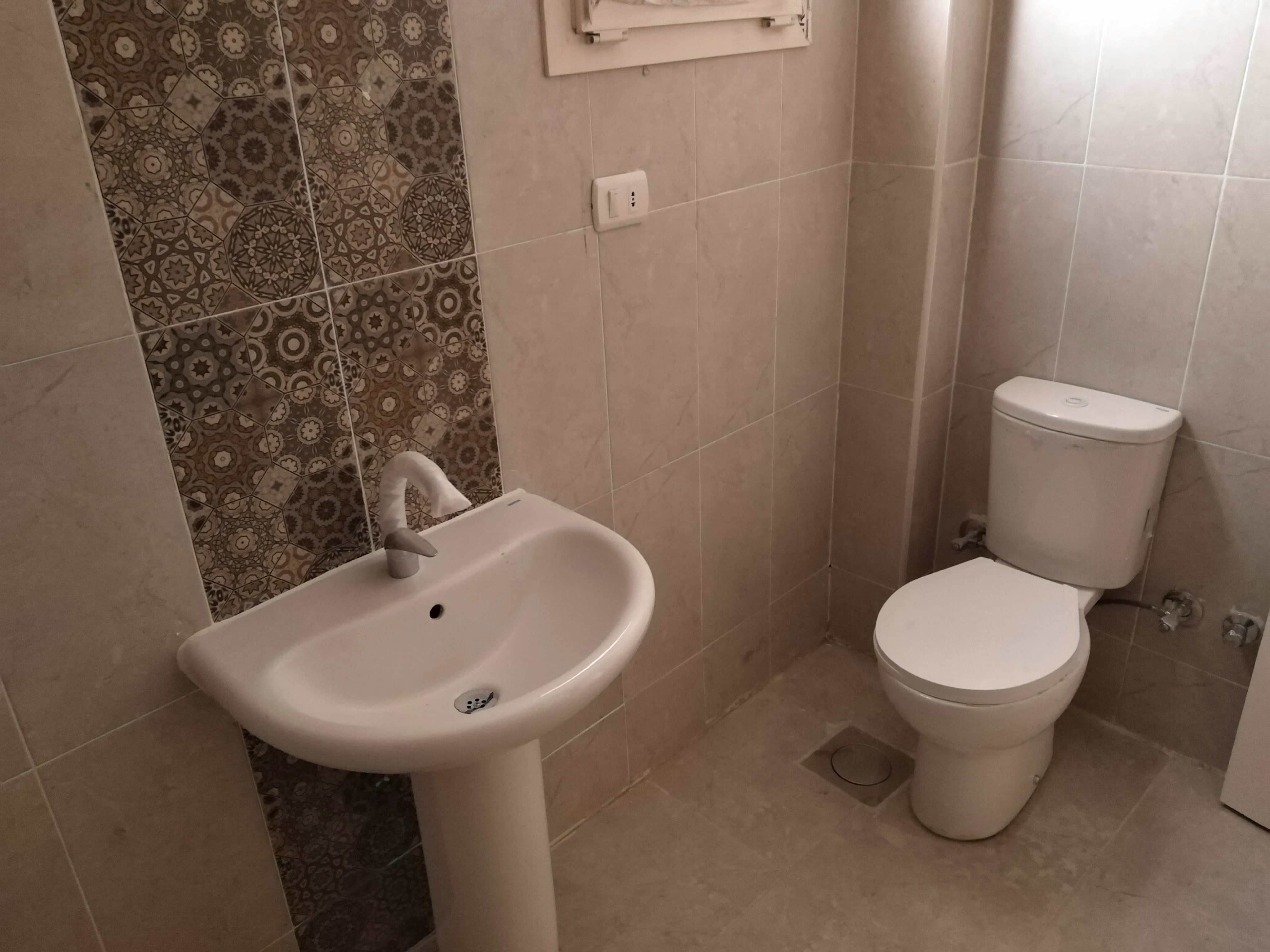 مدينة 15 مايو امتداد ال90 فدان منطقة النرجس