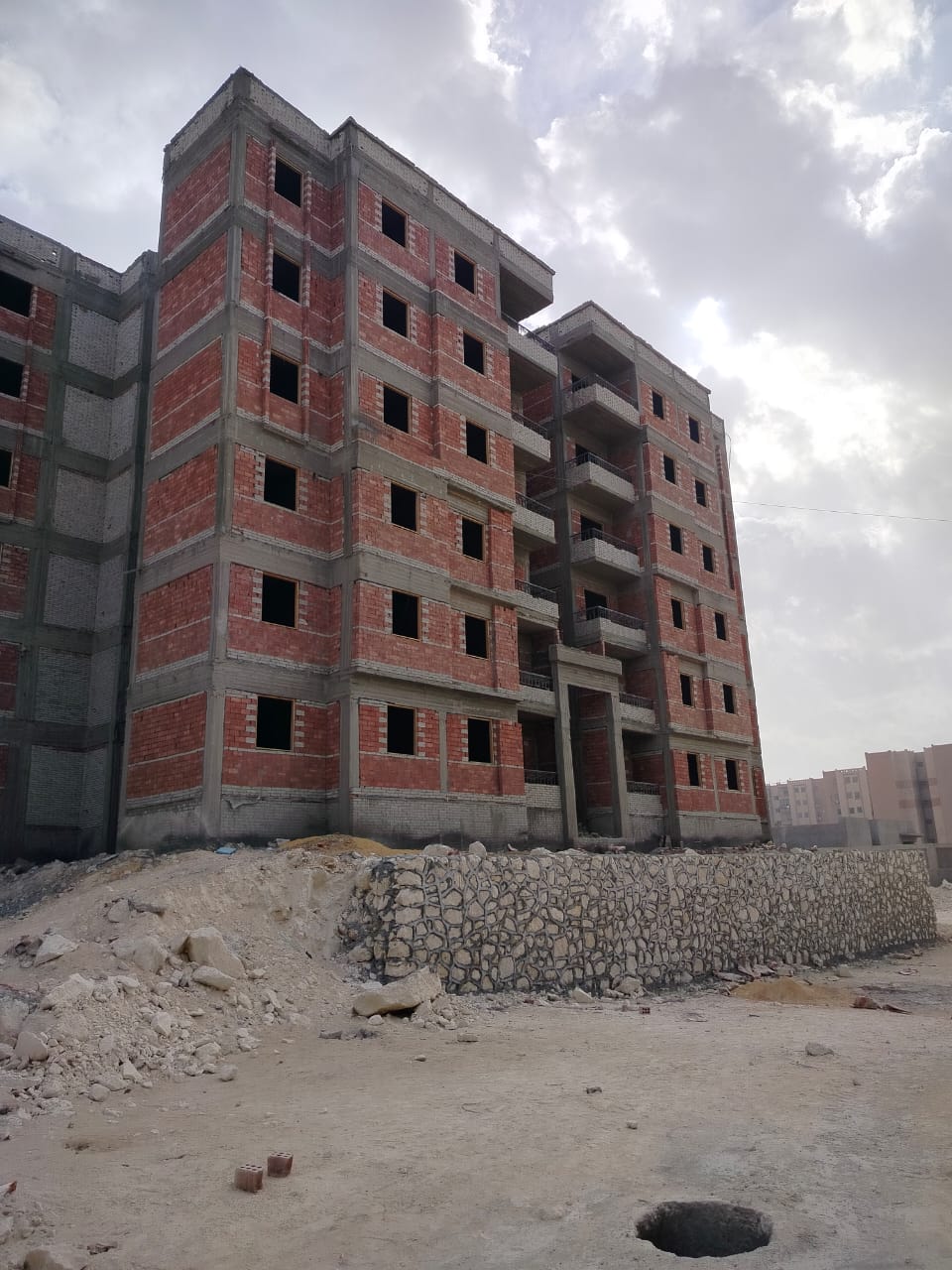 استكمال عدد 16 عمارة اسكان اجتماعي