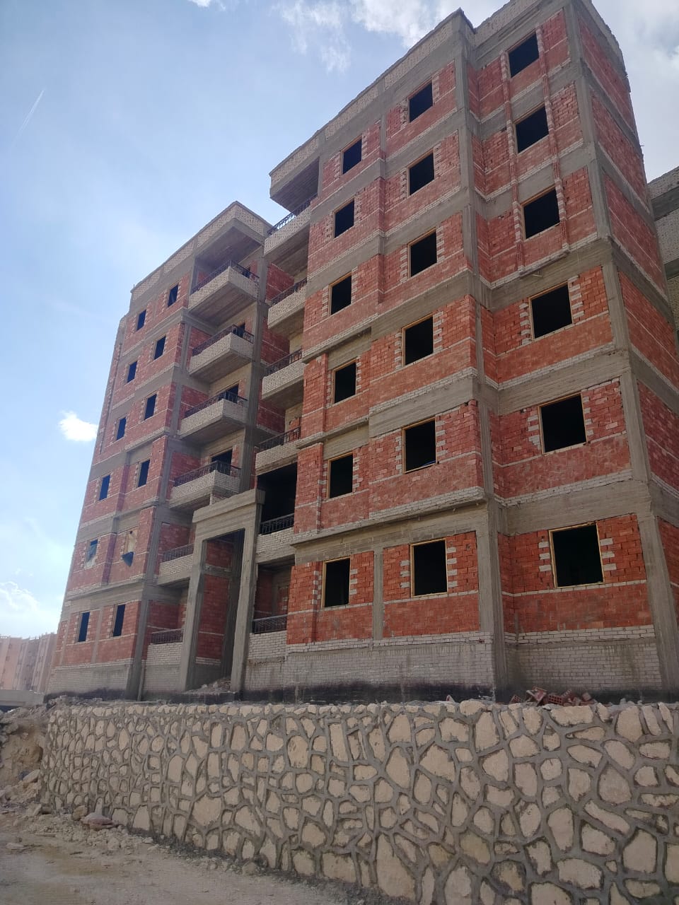 استكمال عدد 16 عمارة اسكان اجتماعي