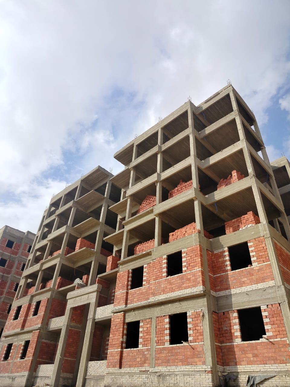 استكمال عدد 16 عمارة اسكان اجتماعي