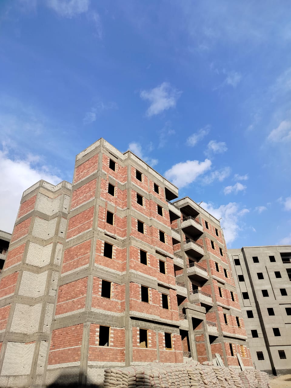 استكمال عدد 16 عمارة اسكان اجتماعي