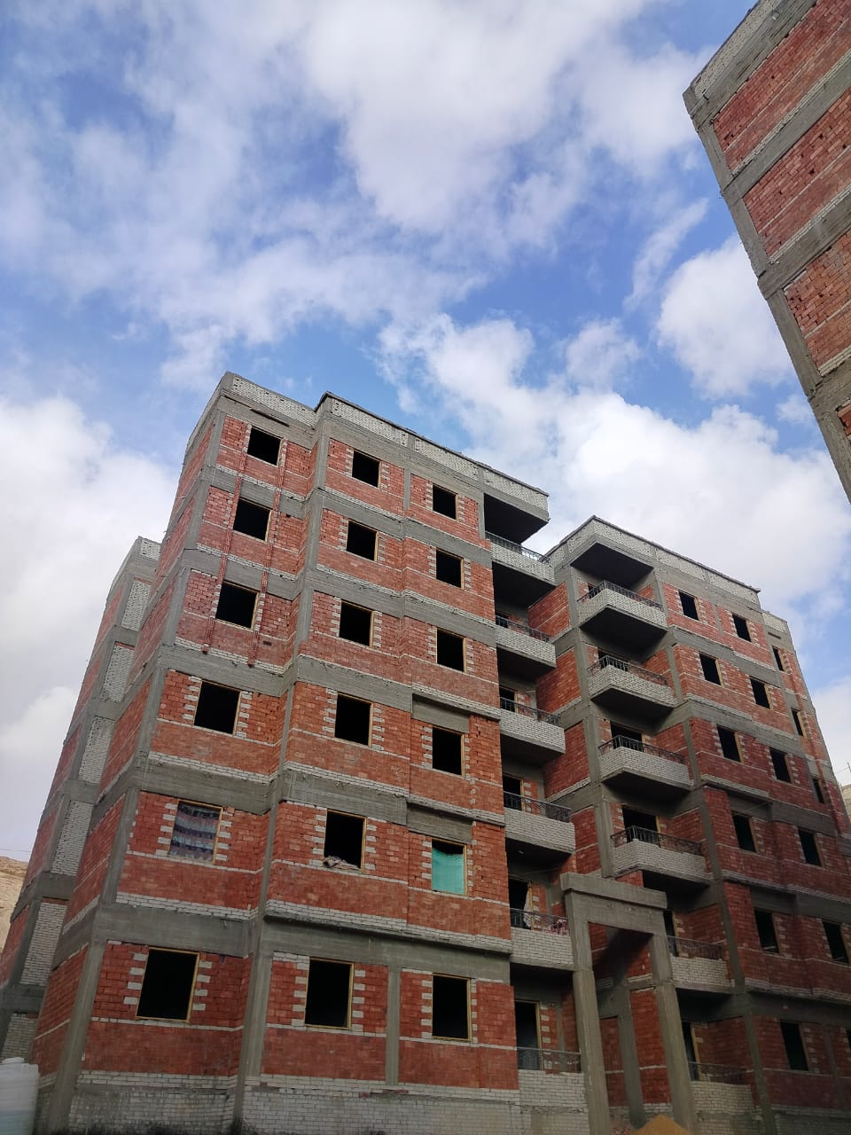 استكمال عدد 16 عمارة اسكان اجتماعي